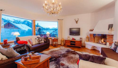 Apartment with Mountain View