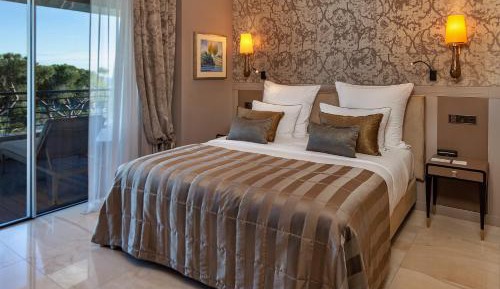 Three-Bedroom Suite Grand Club with Sea View and Spa Access