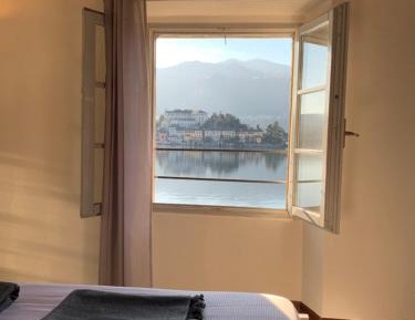 Apartment with Lake View
