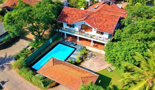 Deluxe Double Room (2 Adults + 1 Child)