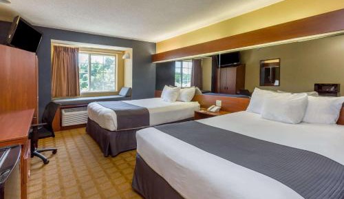 Queen Room with Two Queen Beds - Non-Smoking