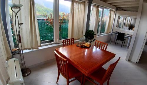 Apartment with Mountain View
