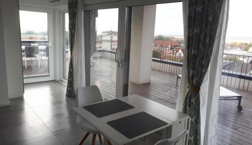 Apartment with Lake View