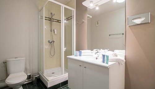Superior One Bedroom Apartment