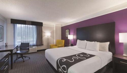 King Room with Bath Tub - Mobility/Hearing Accessible - Non-Smoking