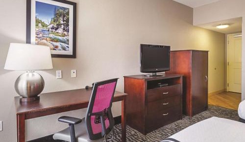 Queen Room with Two Queen Beds and Bath Tub - Mobility/Hearing Accessible - Non-Smoking