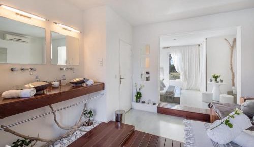 Suite with Hot Tub