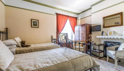 Twin Room with Bathroom