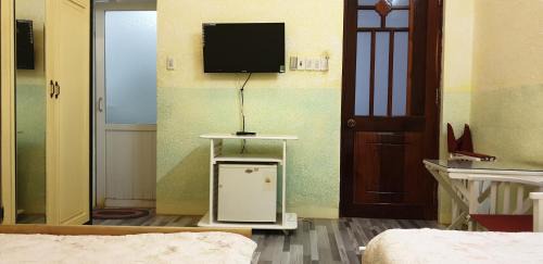 Economy Triple Room