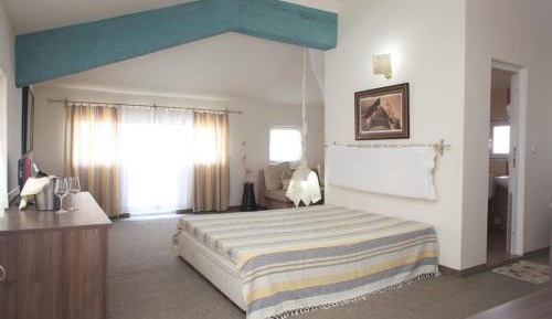 One-Bedroom Apartment with Sea View