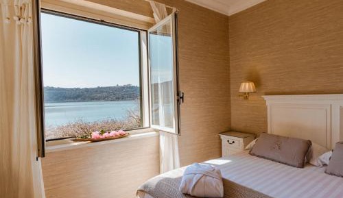 Double Room with Lake View