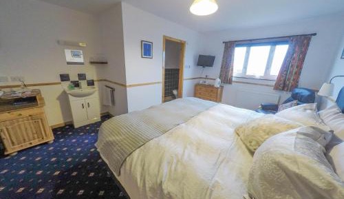 Superking Double Room with Sea & Garden View (Graemsay)
