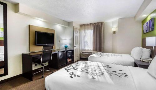 Double Room with Roll-In Shower - Accessible/Non-Smoking