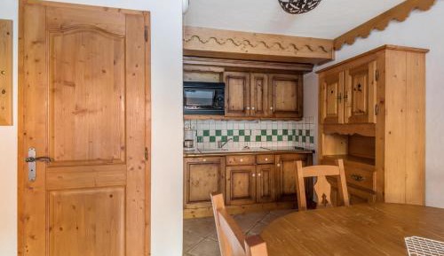 Select One-Bedroom Apartment (4 People)