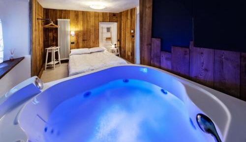 Apartment with Hot Tub