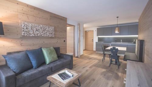 Apartment with Mountain View