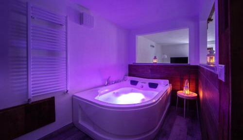 Studio with Hot Tub