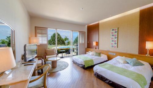 Twin Room with Sea View and Balcony - Low Floor