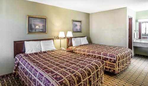 Queen Room with Two Queen Beds - Non-Smoking