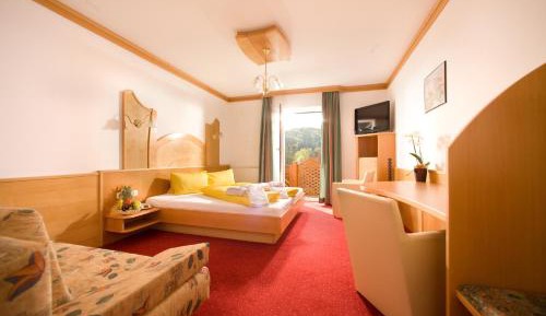 Family Room (2 Adults + 2 Children)