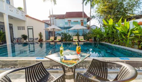 Triple Room with Pool View