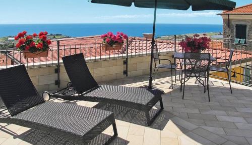 One-Bedroom Apartment with Sea View