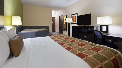 King Suite with Jetted Tub - Non-Smoking