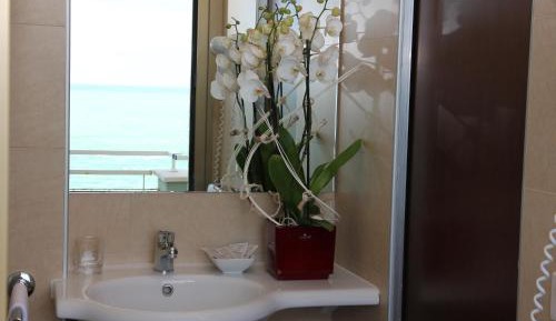 Double Room with Balcony and Sea View