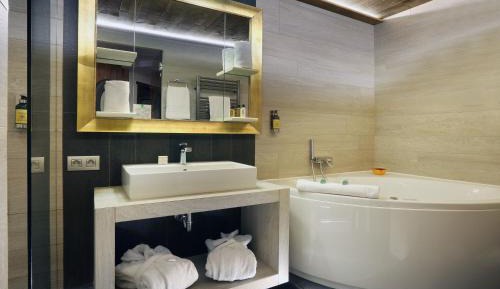 Suite with Spa Bath