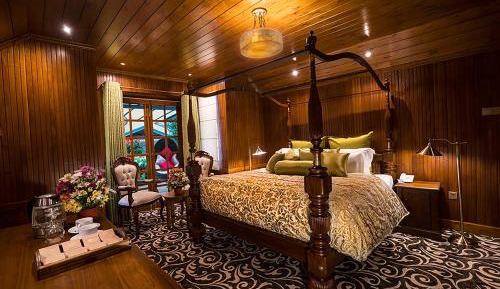 Deluxe Suite with Spa Bath