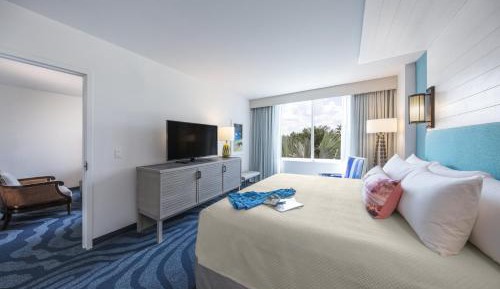 King Suite (Includes Early Park Admission*)