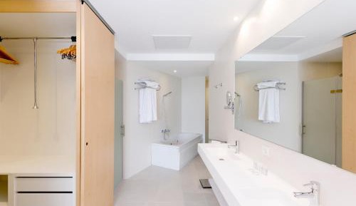 Presidential Suite with Sea View and Executive Lounge Access