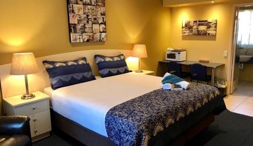 Deluxe King Suite