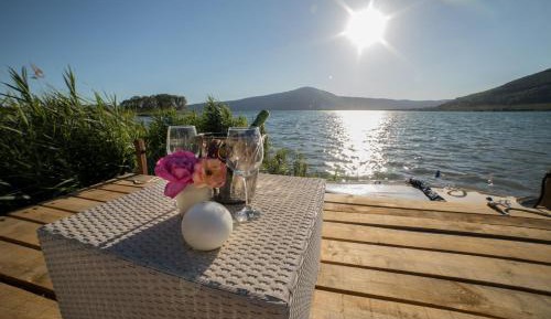 Two-Bedroom House with Lake View