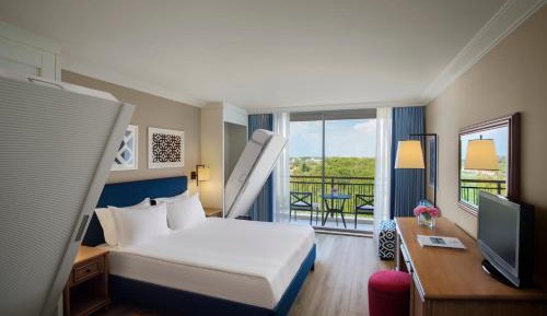 Quadruple Room (2 Adults+ 2 Children)