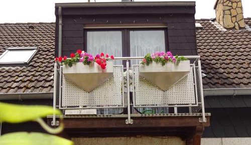 Apartment with Small Balcony 