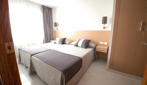 One-Bedroom Apartment (2 Adults + 2 Children)