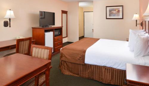 1 Queen Bed Accessible Non-Smoking