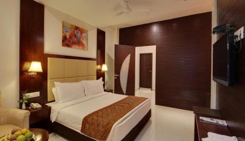 Sai Bliss Suite (Suite Room) Complimentary Shuttle Pick Up & Drop To Sai Baba Temple (Gate-3)