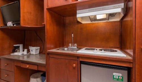 2 Queen Beds Kitchenette Suite Non Smoking
