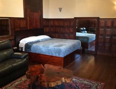 Deluxe King Suite