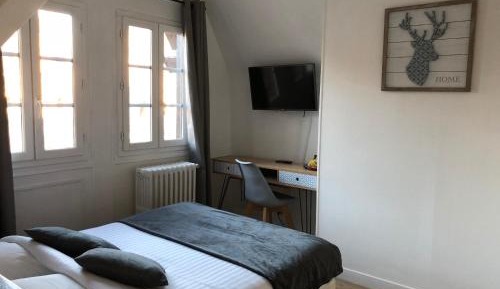 Superior Double Room with Courthouse View