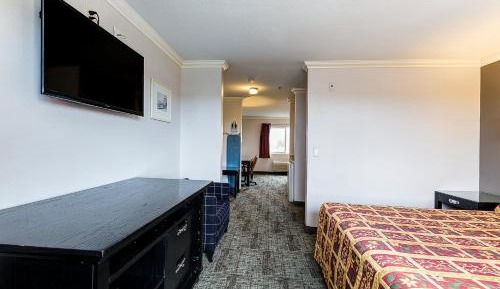 Deluxe Queen Room with Two Queen Beds - Non-Smoking