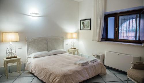 Deluxe Room (2 Adults + 1 Child)