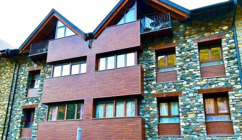 Apartment with Mountain View