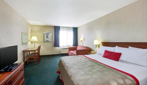 Deluxe King Room - Non-Smoking