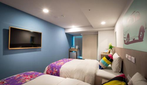 Single Bed in Mixed Dormitory Room