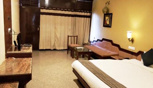 Deluxe King Room