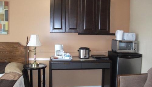 Deluxe Queen Suite