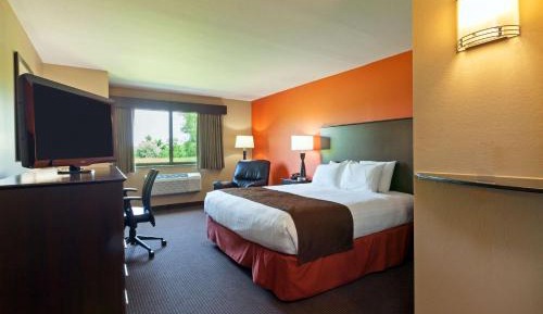 Deluxe King Room - Mobility Access/Non-Smoking